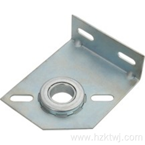 Garage door intermediate bearing bracket